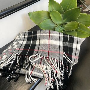 Scarf, plaid, black, white, red, alpine, Swiss warm, soft luxurious, no smoke